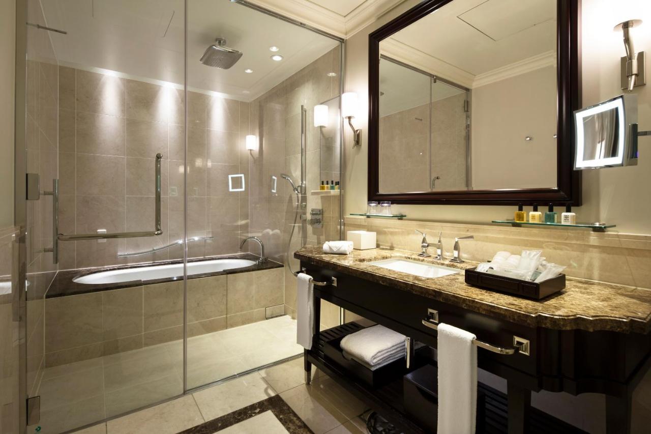 The Tokyo Station Hotel Eksteriør billede A bathroom in a hotel