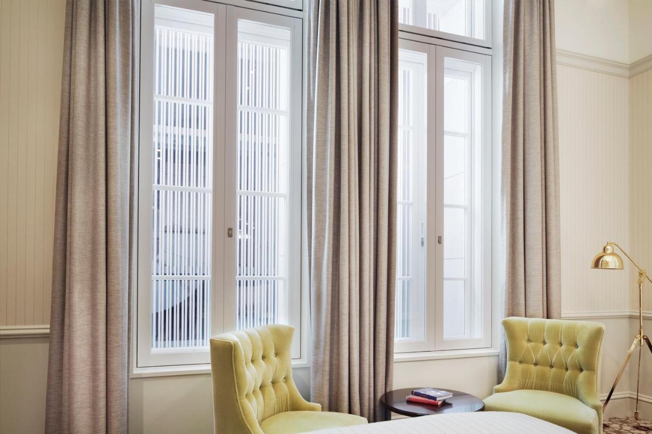 The Tokyo Station Hotel Eksteriør billede Curtains