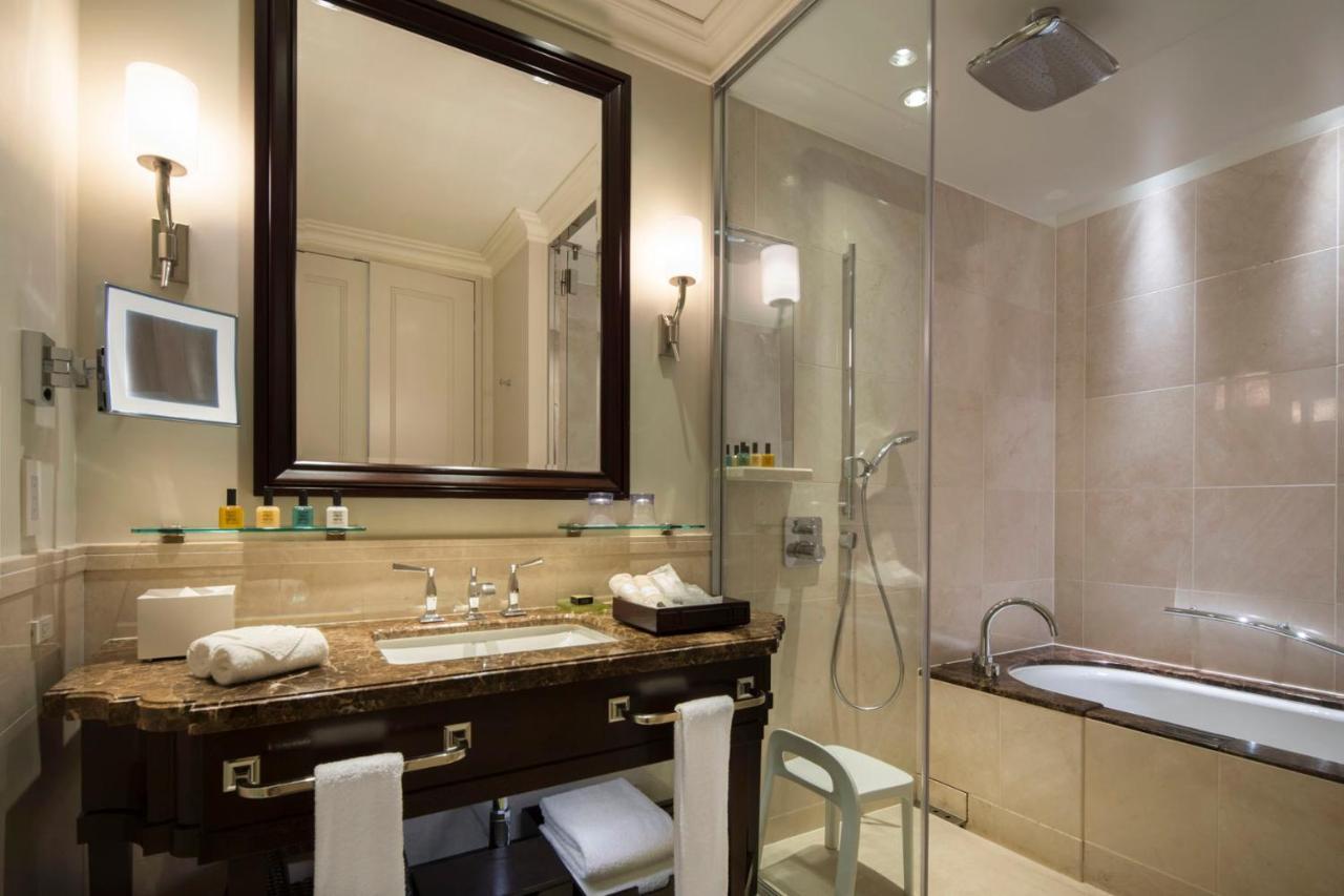The Tokyo Station Hotel Eksteriør billede Bathroom