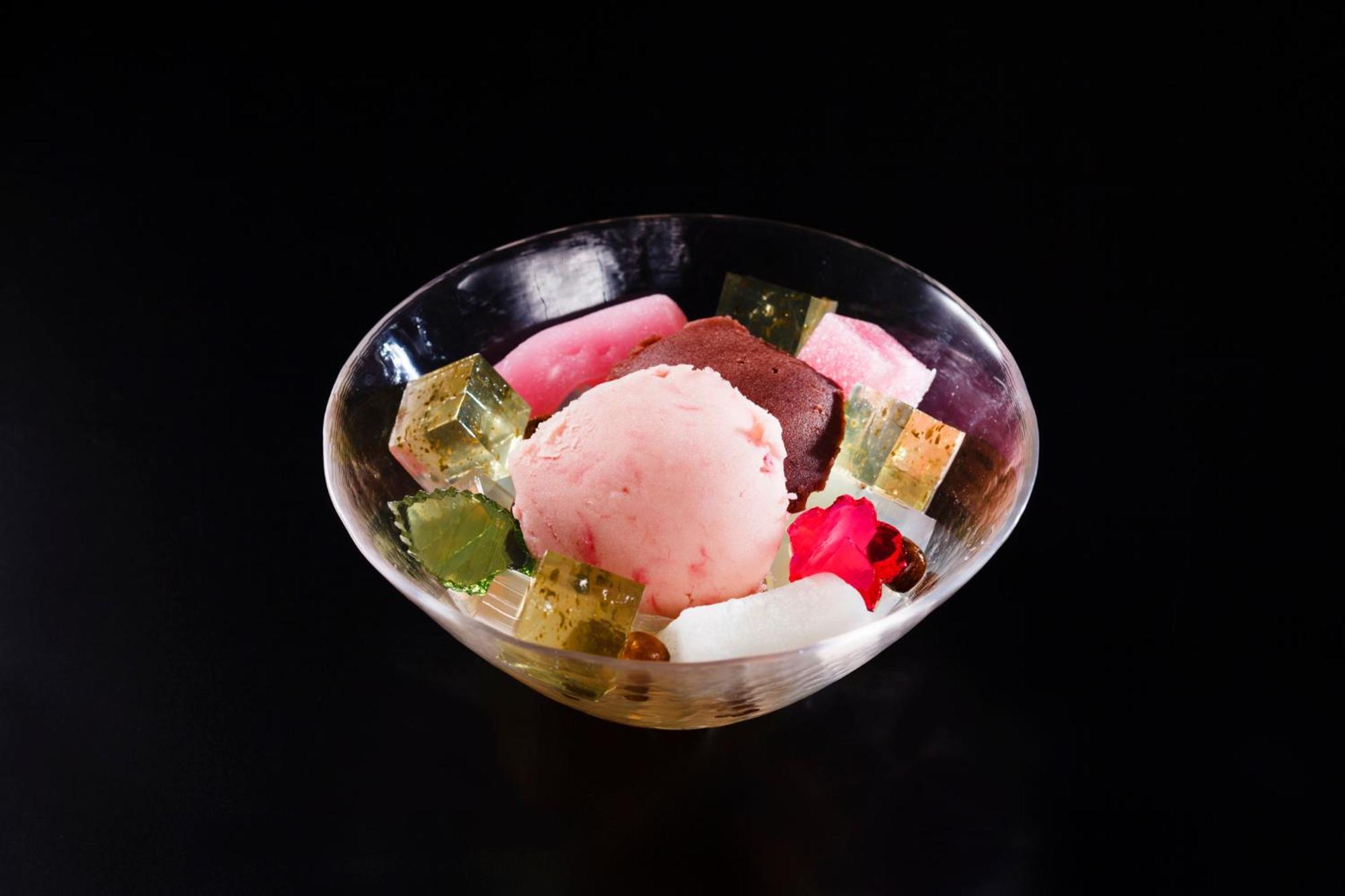 The Tokyo Station Hotel Eksteriør billede A bowl of yōgakan
