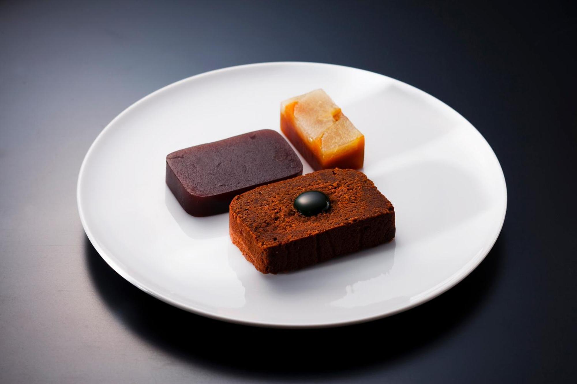 The Tokyo Station Hotel Eksteriør billede A plate of Japanese sweets