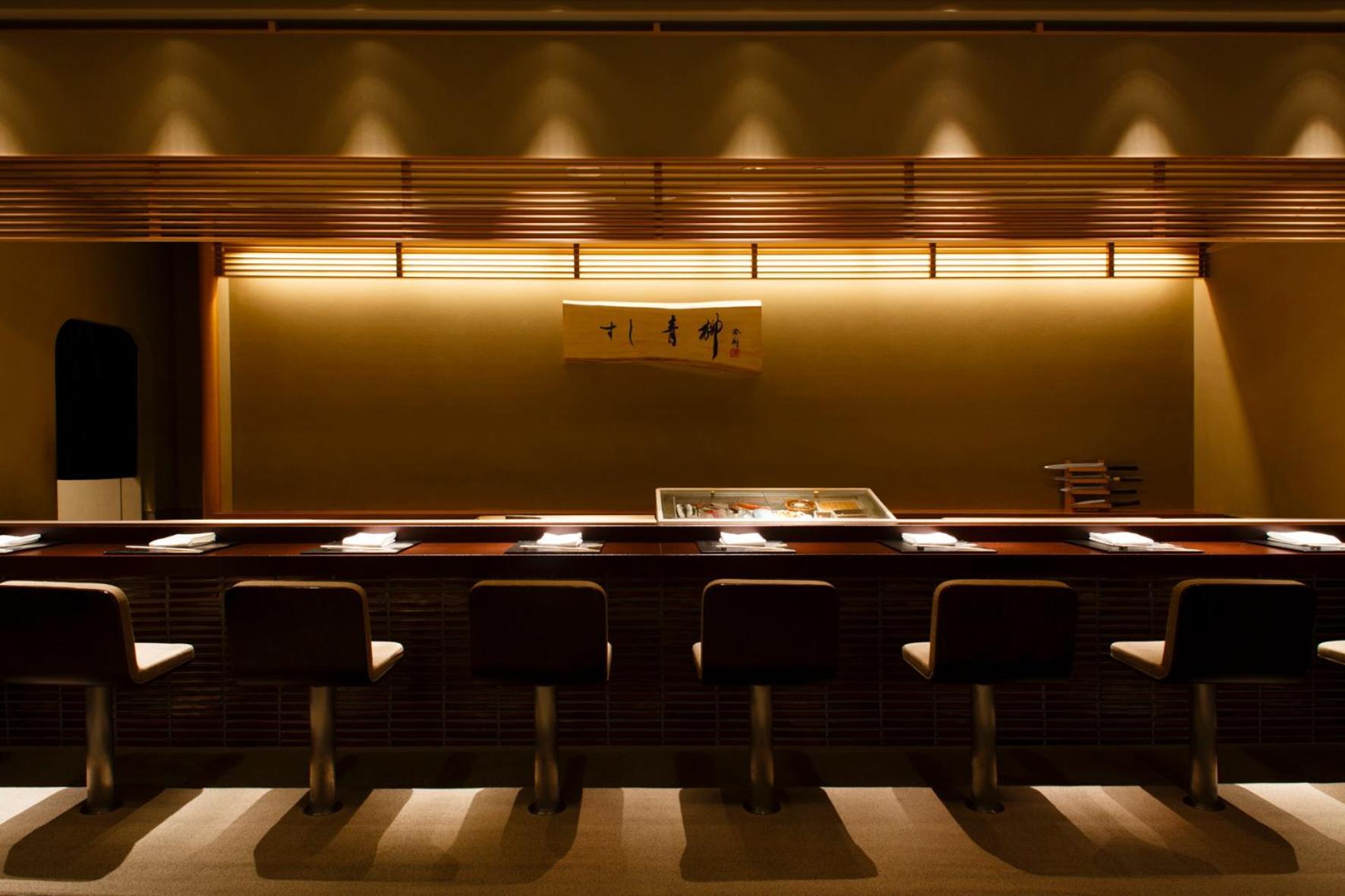 The Tokyo Station Hotel Eksteriør billede A sushi bar in Tokyo