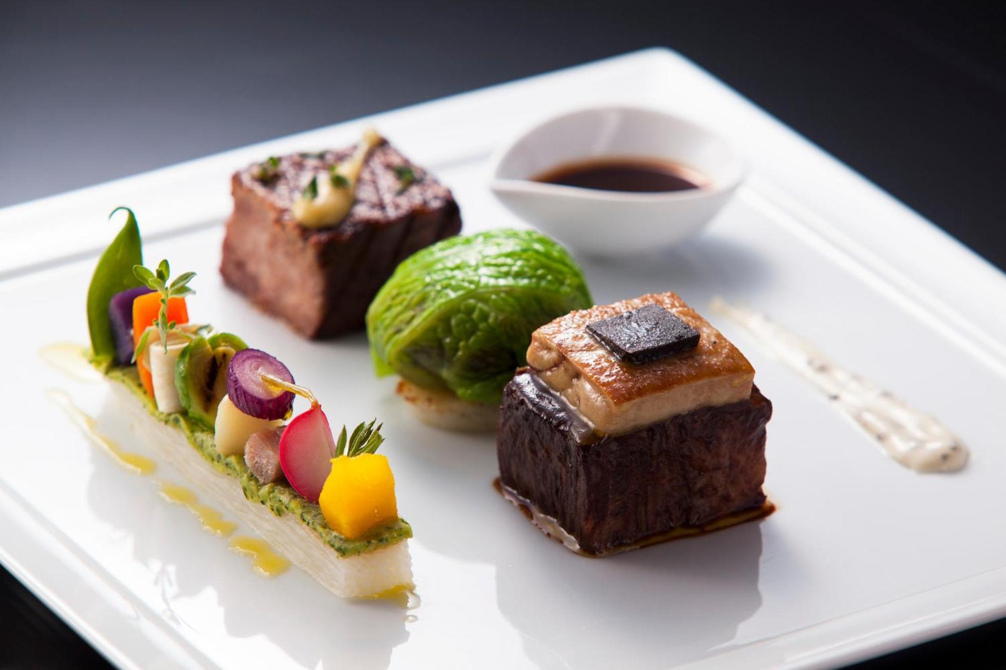 The Tokyo Station Hotel Eksteriør billede A modern French cuisine dish