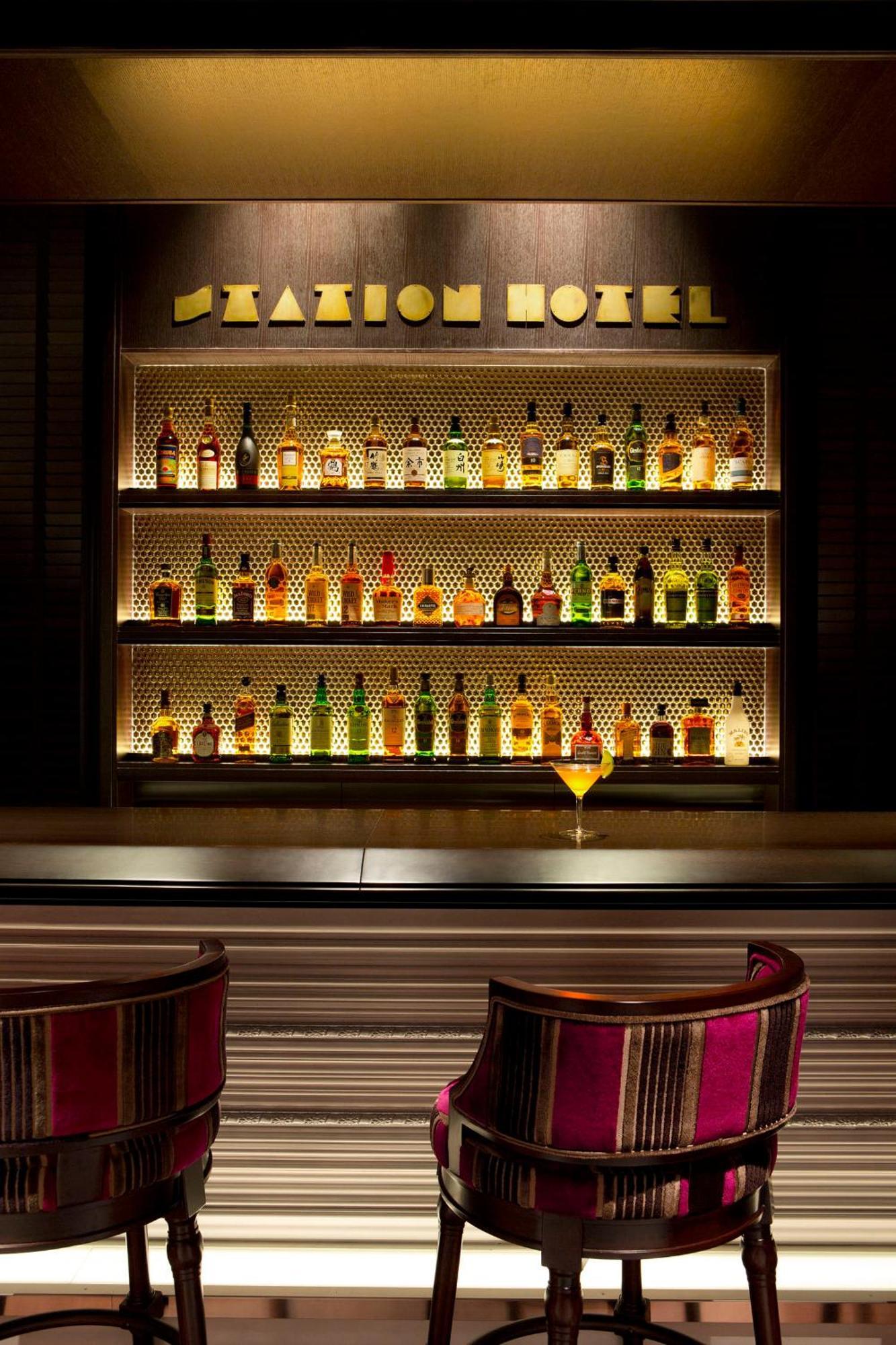The Tokyo Station Hotel Eksteriør billede The bar at the London Edition
