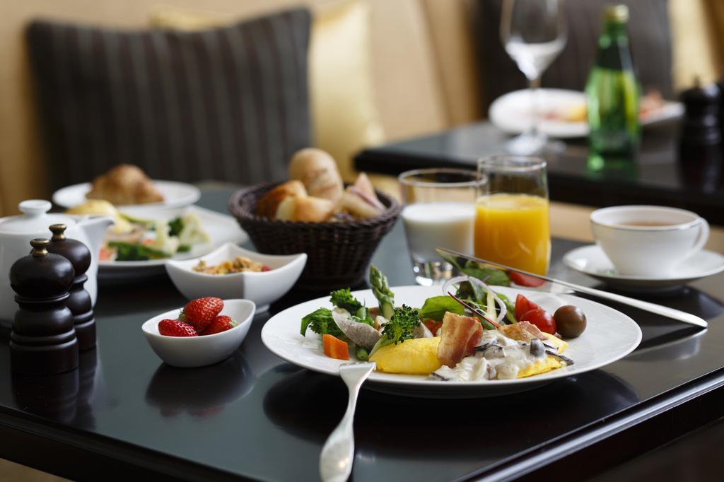 The Tokyo Station Hotel Eksteriør billede A breakfast at the hotel